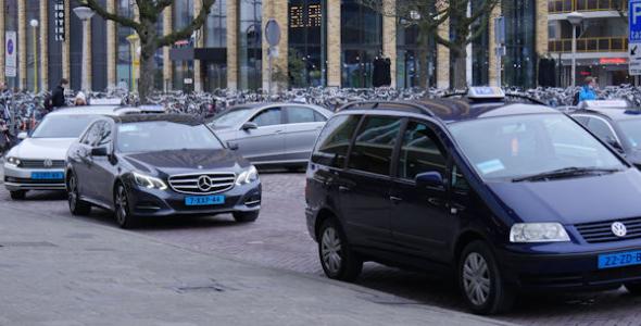 taxi's bij station eindhoven centraal